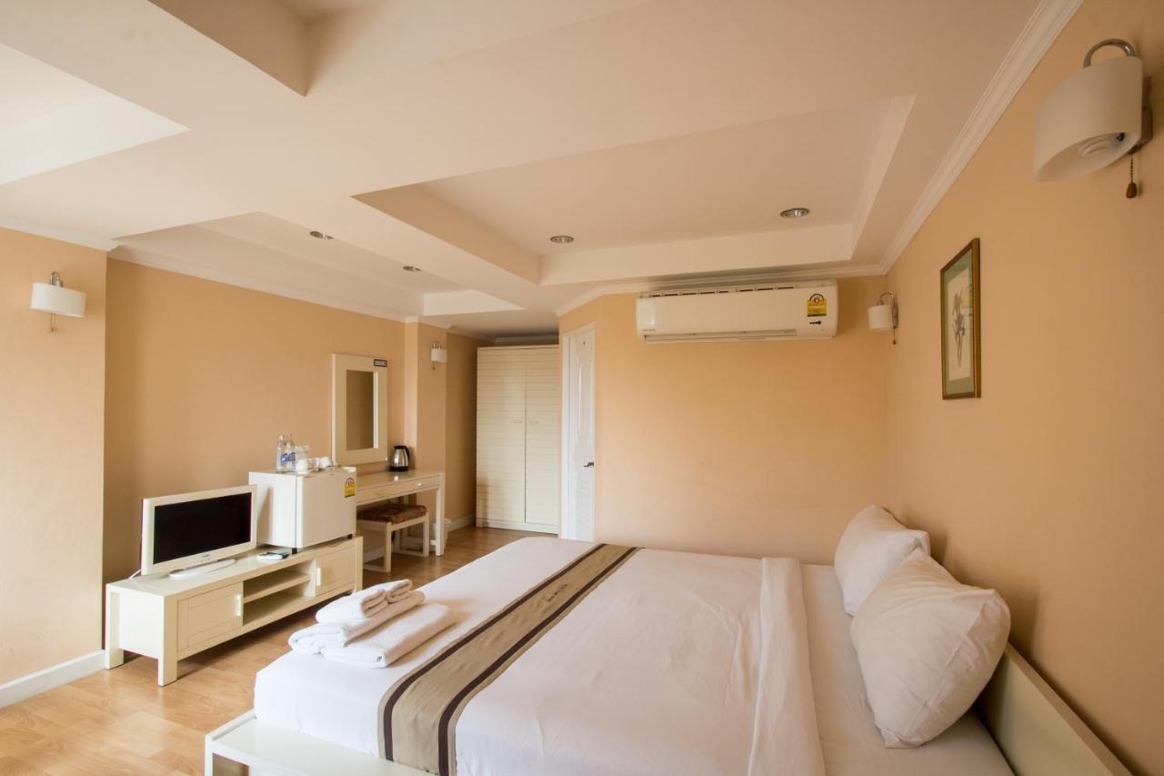 Triple Palms House Hotel Чиангмай Екстериор снимка
