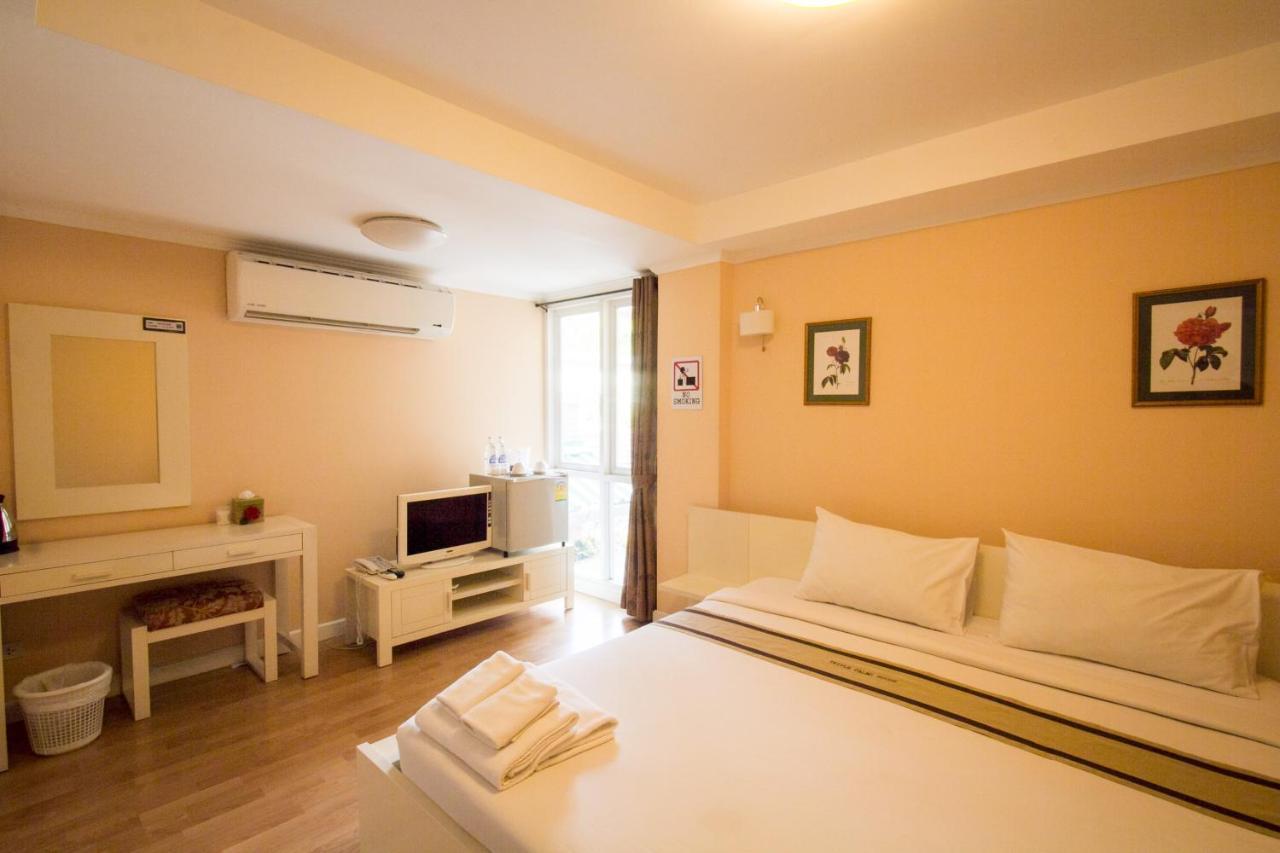 Triple Palms House Hotel Чиангмай Екстериор снимка