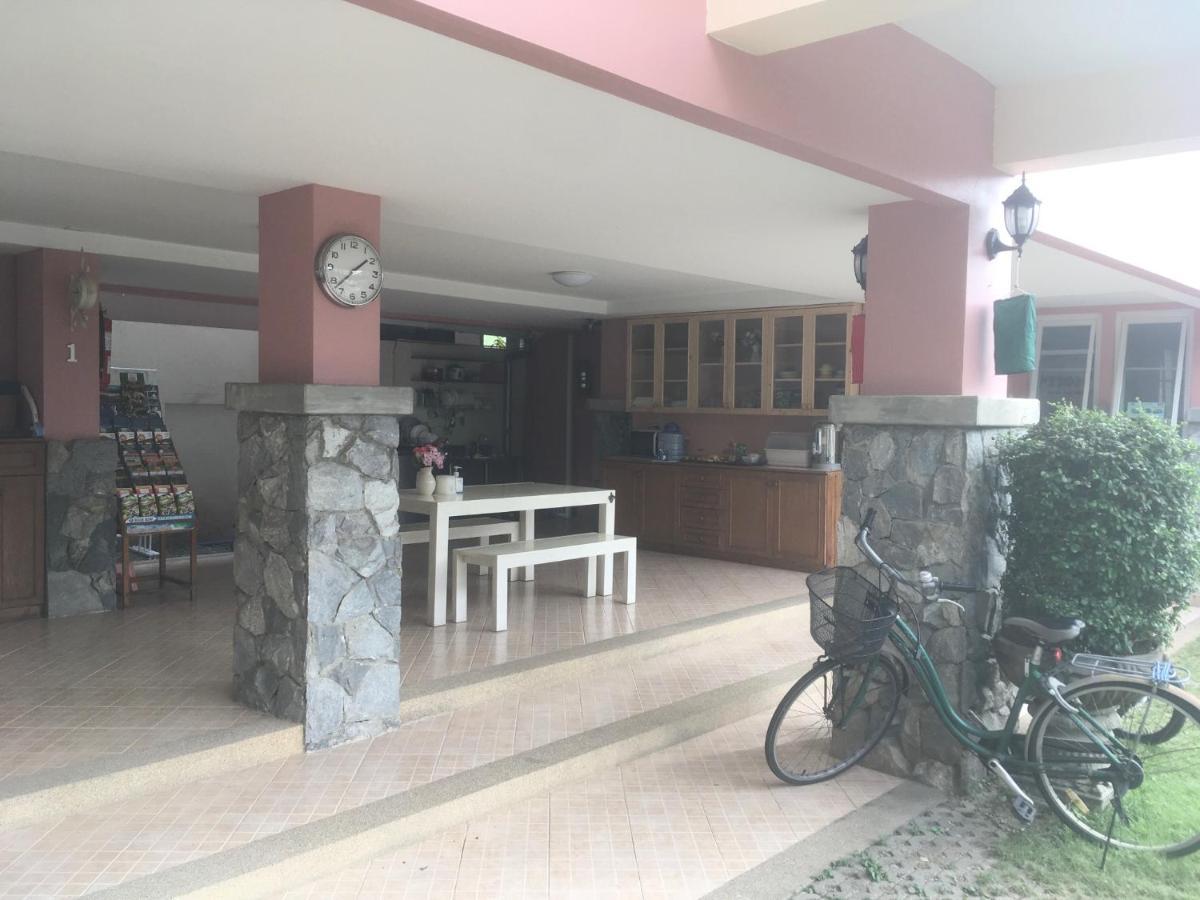 Triple Palms House Hotel Чиангмай Екстериор снимка