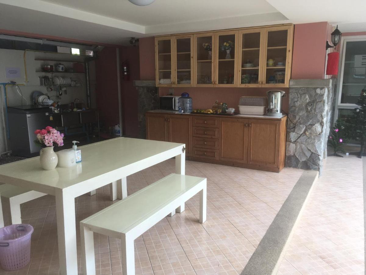 Triple Palms House Hotel Чиангмай Екстериор снимка