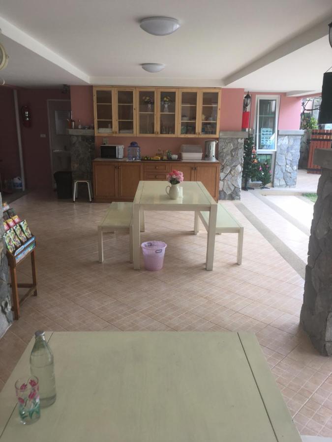 Triple Palms House Hotel Чиангмай Екстериор снимка