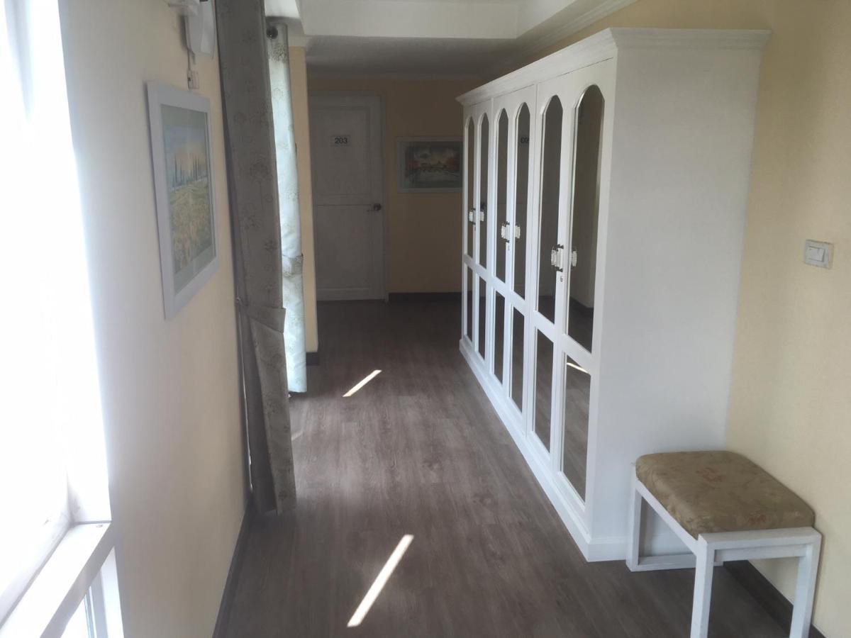 Triple Palms House Hotel Чиангмай Екстериор снимка