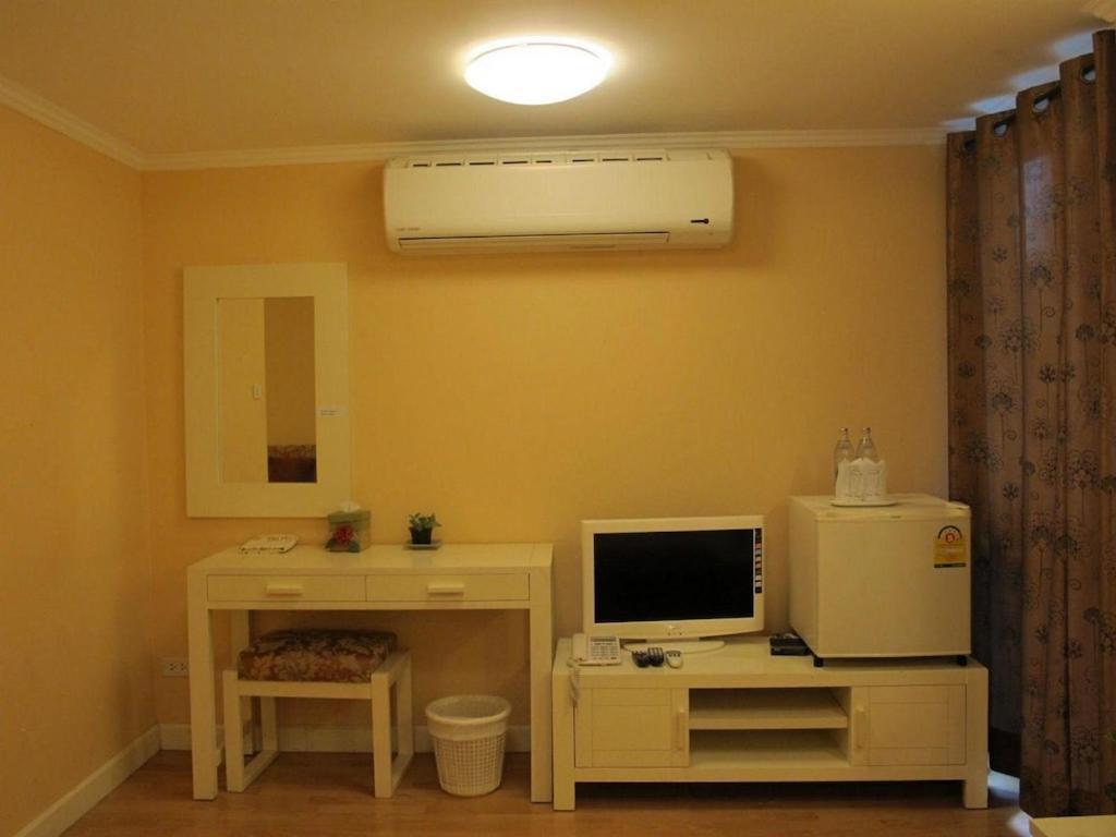 Triple Palms House Hotel Чиангмай Екстериор снимка